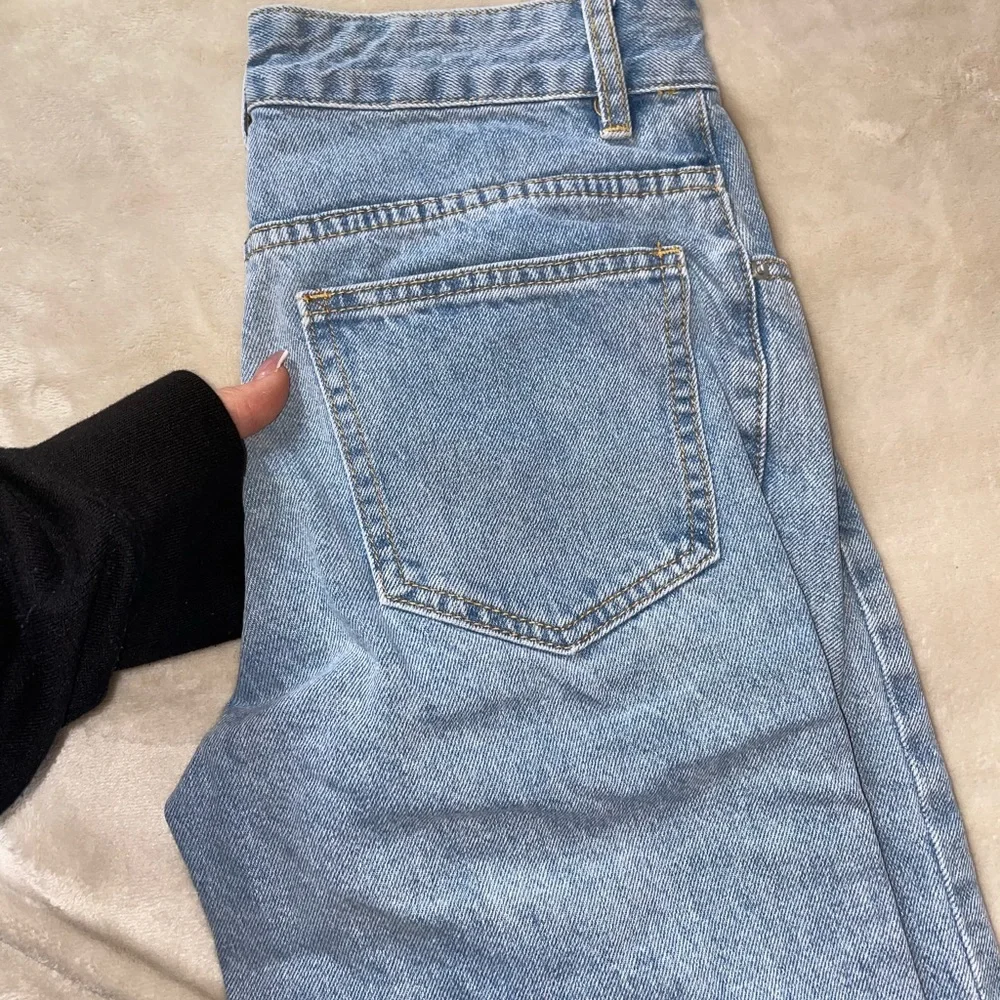 Wide Leg Jeans - Picture 2 of 3